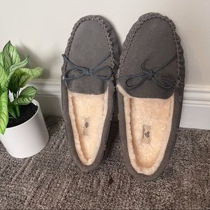 Dream Pairs genuine Sherpa and leather slippers